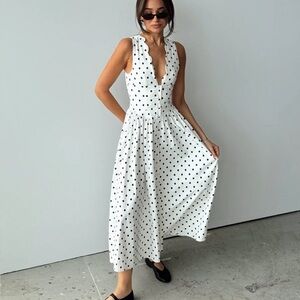 NWT WeWoreWhat Button Scallop Dress